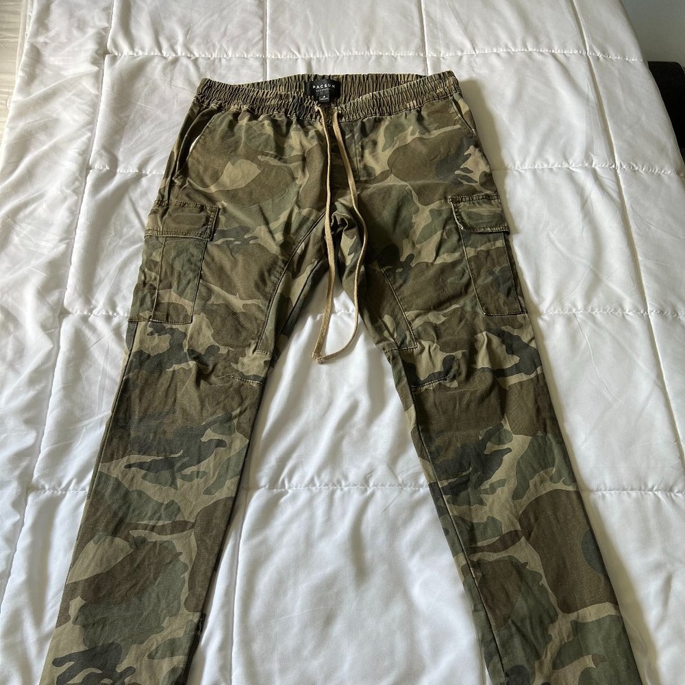 PacSun Dark Camo Cargo Drop Skinny Jogger Pants (Zipper Cuffs)